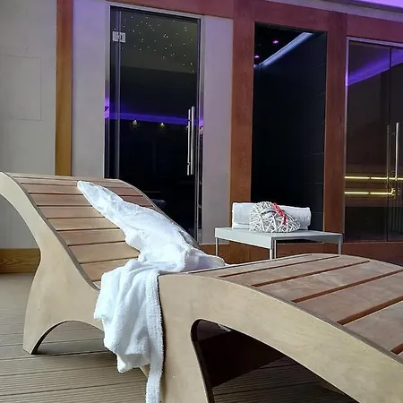 Sleeps 4 With Pool And Air Con Villa