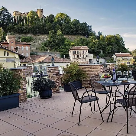Sleeps 4 With Pool And Air Con Monticello d'Alba