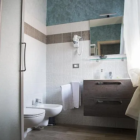 Villa Sleeps 4 With Pool And Air Con Monticello d'Alba