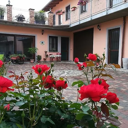 Villa Sleeps 4 With Pool And Air Con Monticello d'Alba