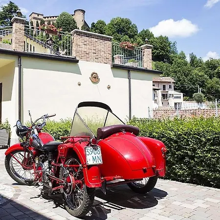 Sleeps 4 With Pool And Air Con Monticello d'Alba